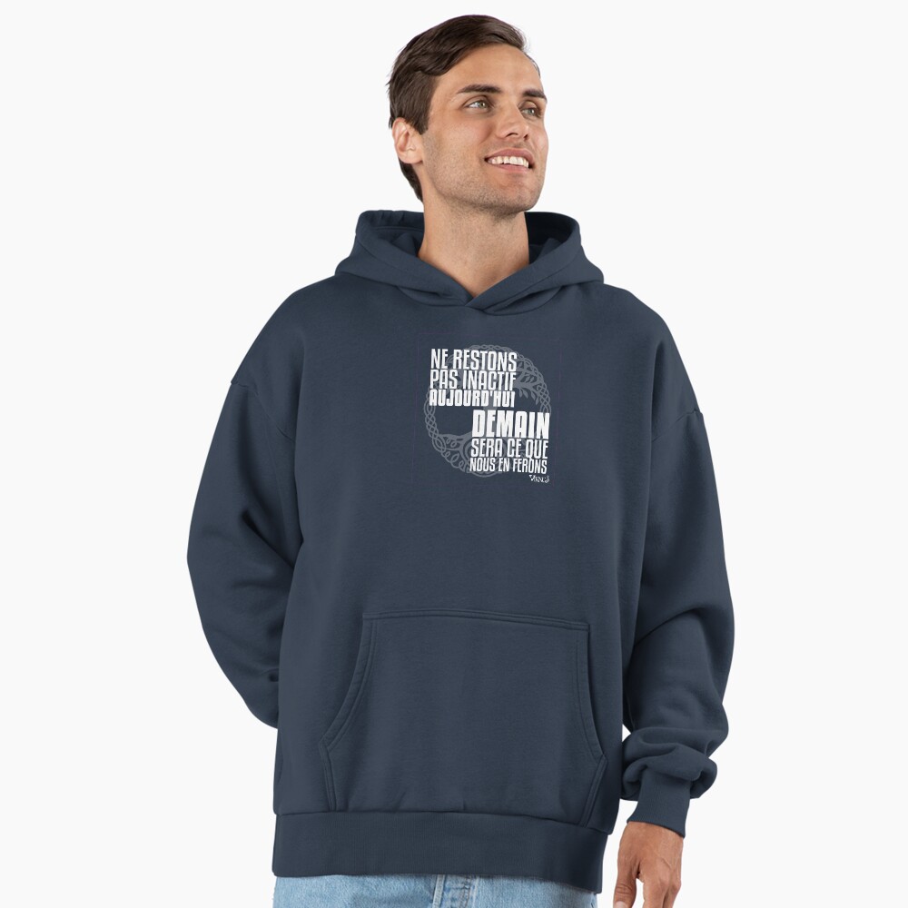 Aperçu de l'œuvre Sweat à capuche oversize premium créée et vendue par vikngDesign.