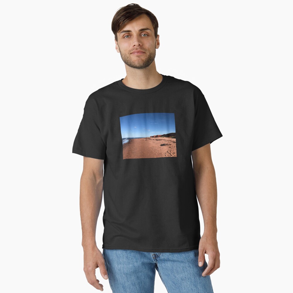 Aperçu de l'œuvre T-shirt classique créée et vendue par Gonzine.