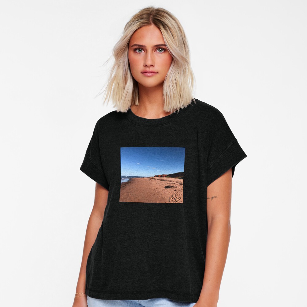 Aperçu de l'œuvre T-shirt décontracté créée et vendue par Gonzine.