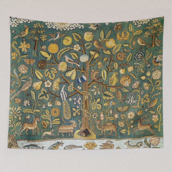 Aperçu de l'œuvre Tapisserie florale médiévale représentant des animaux et des arbres anciens créée et vendue par Epitome Girl.