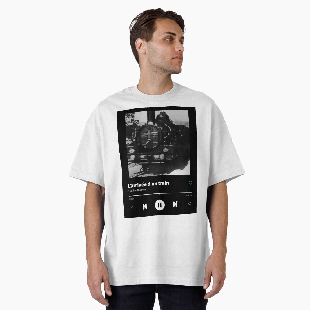 Aperçu de l'œuvre T-shirt oversize créée et vendue par thebenkim.