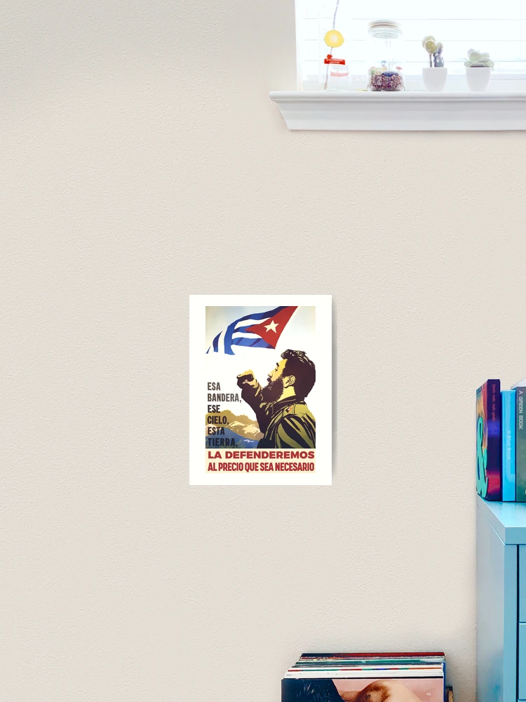 Aperçu 2 sur 3. Impression artistique avec l'œuvre Affiche de propagande cubaine classique créée et vendue par ComradeRedFlag.