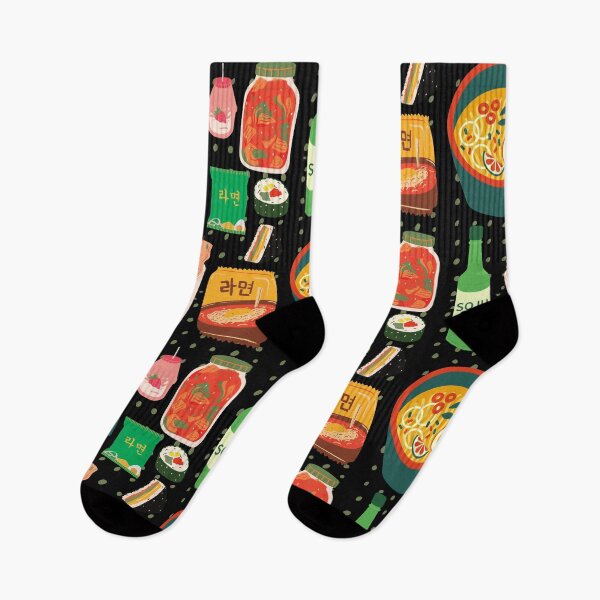 Artikelvorschau, Korean Food Tsirt T-Shirts Güte Soju Kimchi Kimbap Erdbeermilch Süße Lustige Kawaii Grafik Cartoony Design für Bekleidungszubehör Wohnkultur Skins Tragetaschen Wandkunst Aufkleber entworfen und verkauft von Rocbebe.