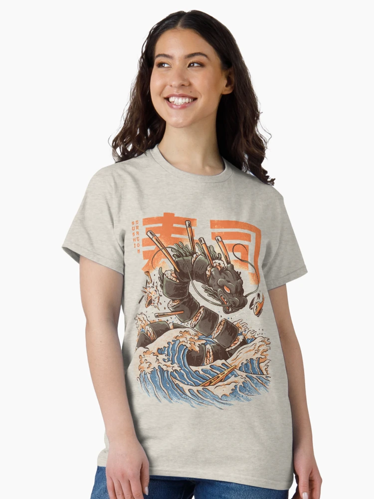 Aperçu 3 sur 7. T-shirt classique avec l'œuvre Grand sushi dragon créée et vendue par Ilustrata®.