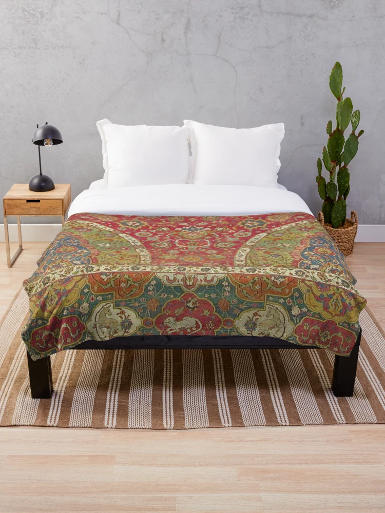 Aperçu 1 sur 6. Plaid avec l'œuvre Kilim antique 8 créée et vendue par hellcom.