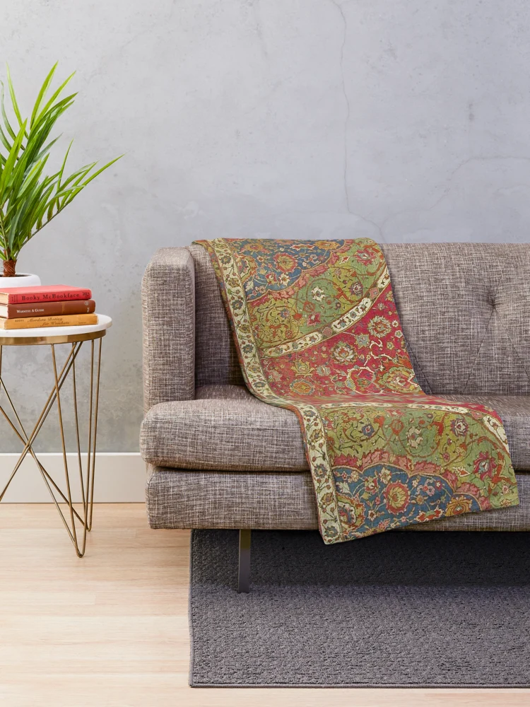 Aperçu 2 sur 6. Plaid avec l'œuvre Kilim antique 8 créée et vendue par hellcom.