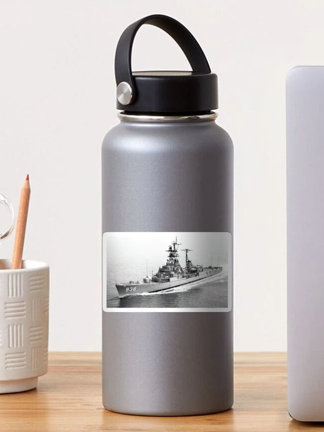 Aperçu 1 sur 3. Sticker avec l'œuvre USS JONAS INGRAM (DD-938) MAGASIN DU NAVIRE créée et vendue par militarygifts.