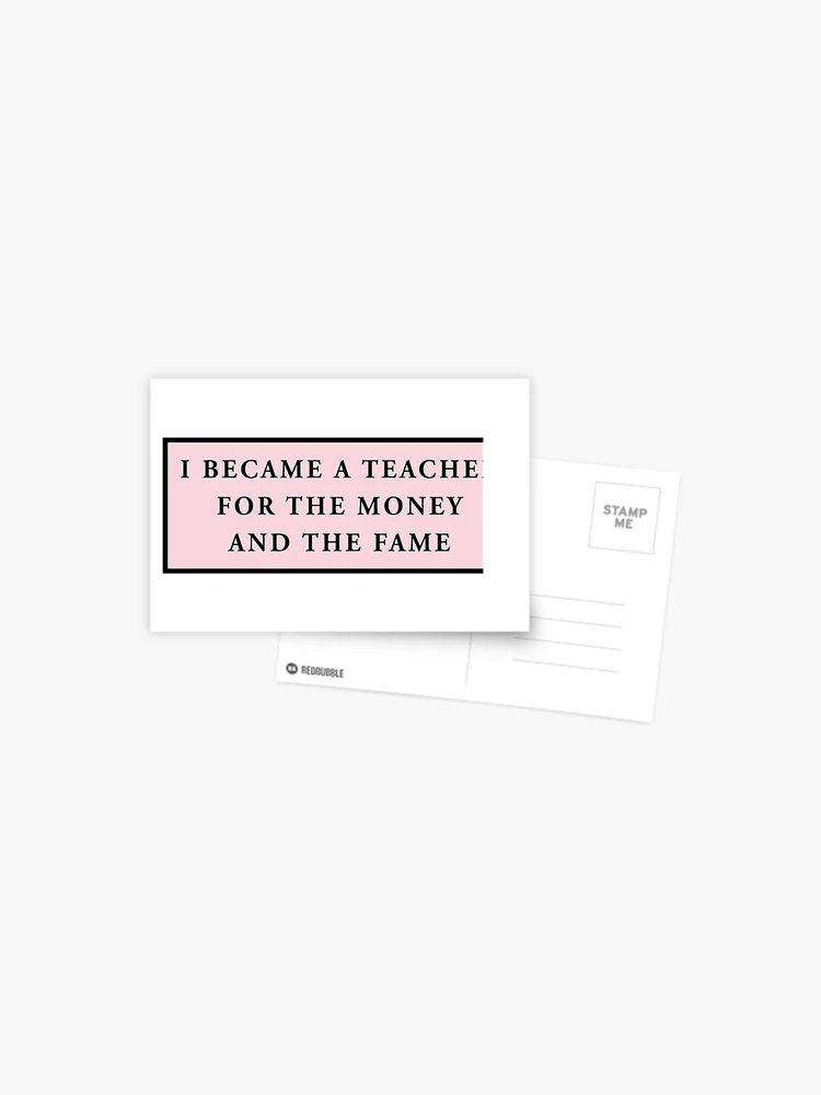 Aperçu 1 sur 2. Carte postale avec l'œuvre Je suis devenu enseignant pour l'argent et la gloire, autocollant de citation rose pour ordinateurs portables et voitures créée et vendue par QuoteSpirations.