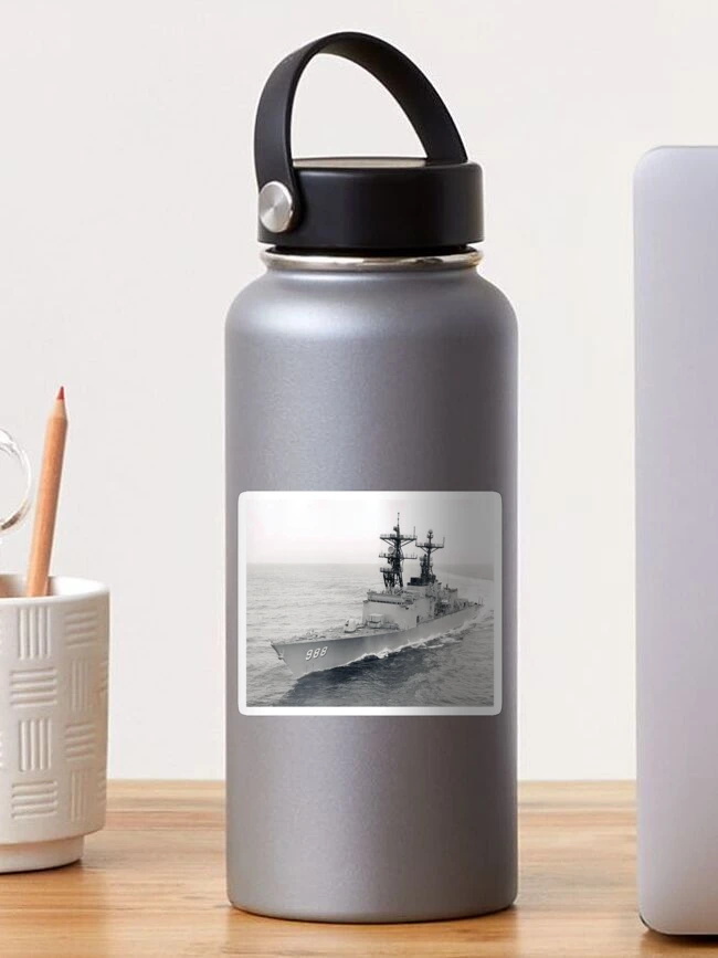 Aperçu 1 sur 3. Sticker avec l'œuvre MAGASIN DU NAVIRE USS THORN (DD-988) créée et vendue par militarygifts.