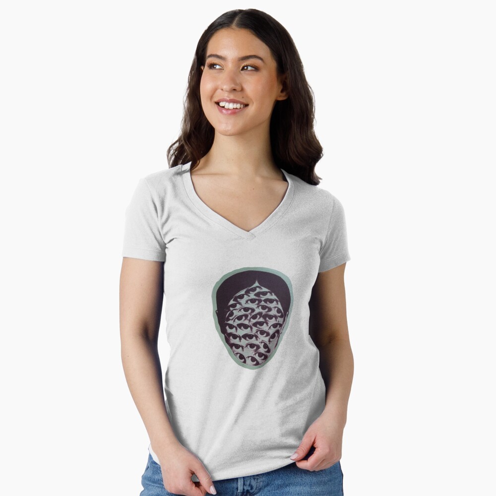 Vista previa del artículo con la obra «Camiseta entallada de cuello en V», diseñado y vendido por Katew-f.