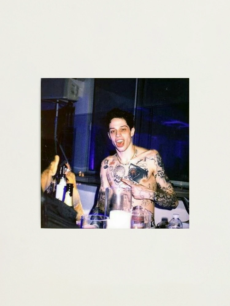 Thumbnail 1 von 3, Fotodruck, Pete Davidson-Bar designt und verkauft von Hungry Hungry Buffalo.