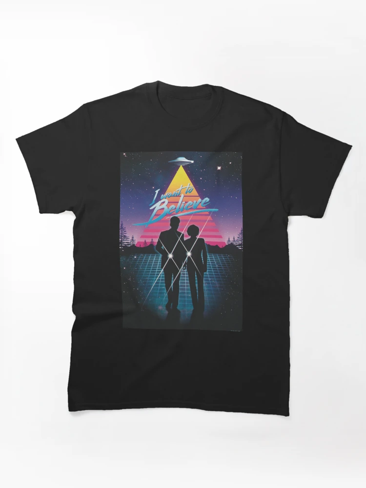 Imagen 1 de 7, Camiseta clásica con la obra Quiero creer, diseñada y vendida por brucelovesyou.