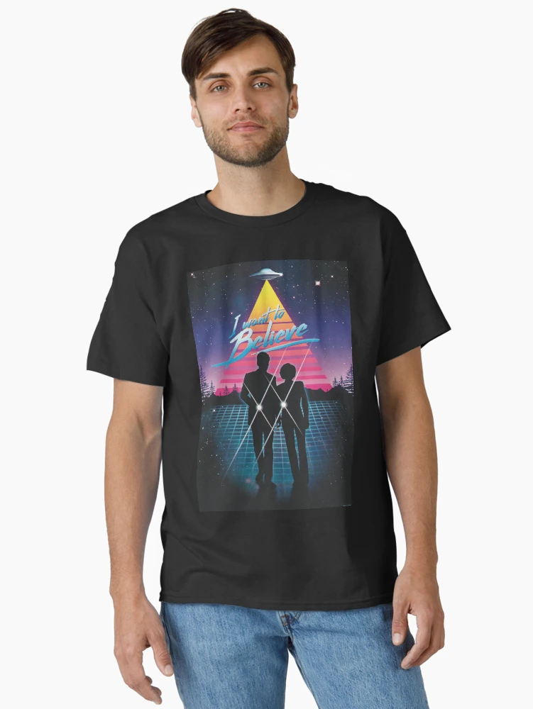 Imagen 2 de 7, Camiseta clásica con la obra Quiero creer, diseñada y vendida por brucelovesyou.