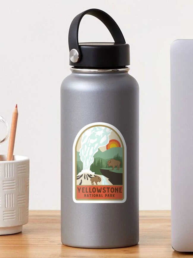 Aperçu 1 sur 3. Sticker avec l'œuvre le parc national de Yellowstone créée et vendue par Nature-mark.
