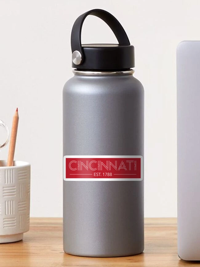 Aperçu 1 sur 3. Sticker avec l'œuvre Cincinnati créée et vendue par Jessica Arling.