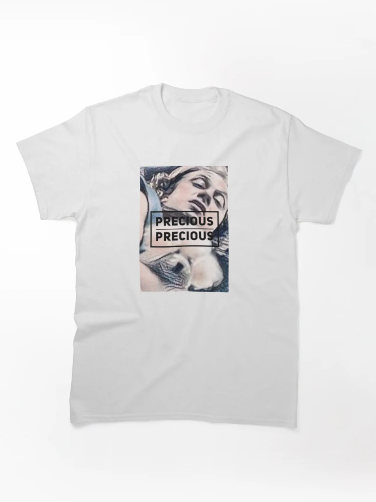 Aperçu 1 sur 7. T-shirt classique avec l'œuvre Buffalo Bill Le Silence des agneaux, Précieux Précieux créée et vendue par shantishirts.
