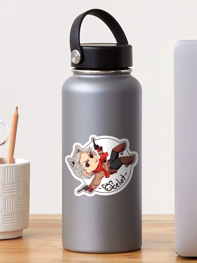 Aperçu 1 sur 3. Sticker avec l'œuvre Revolver Ocelot Chibi créée et vendue par CrimsonBear.