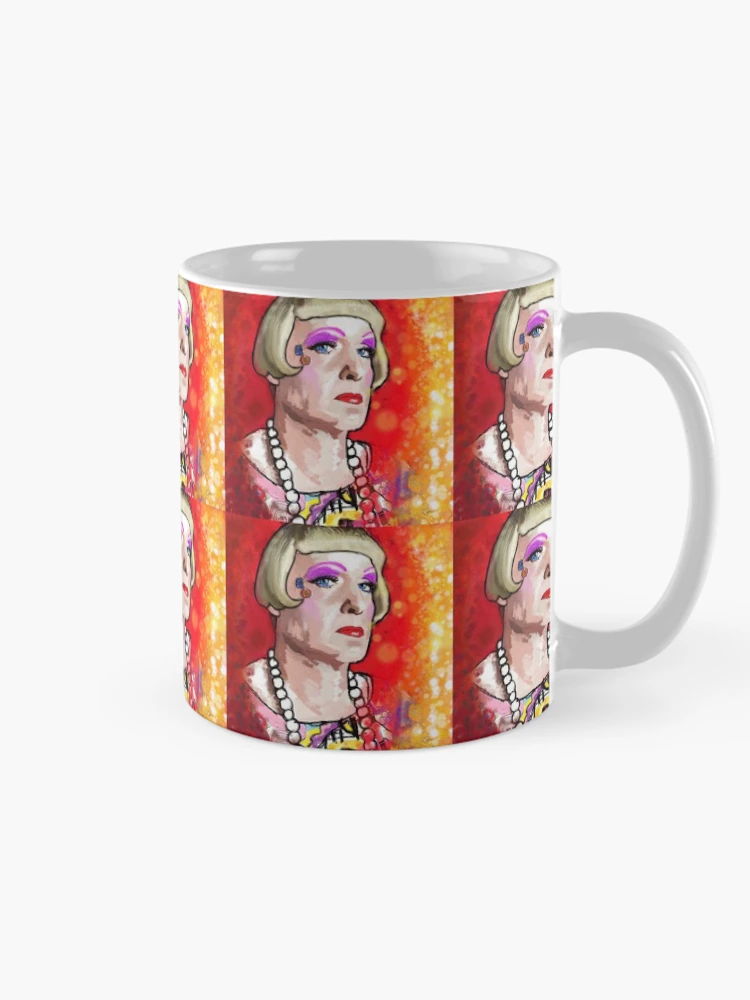Imagen 3 de 6, Taza de café con la obra Grayson Perry, diseñada y vendida por Hayleyjones79.