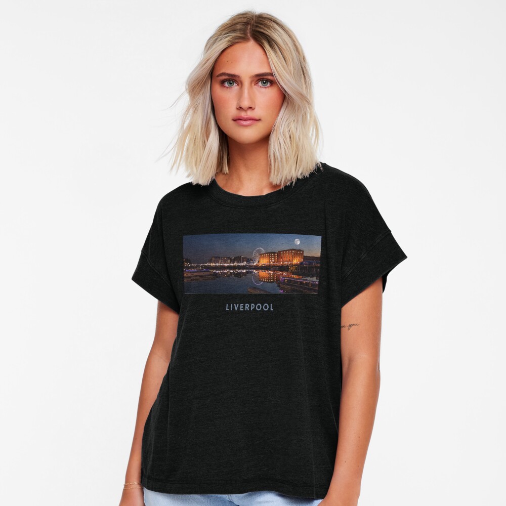 Artikel-Vorschau von Locker geschnittenes T-Shirt, designt und verkauft von Kipcio.