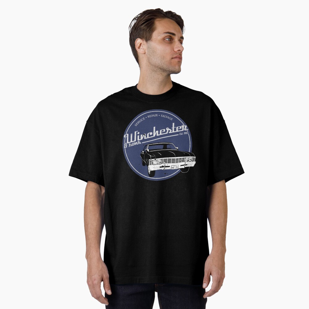 Aperçu de l'œuvre T-shirt oversize créée et vendue par mostly10.