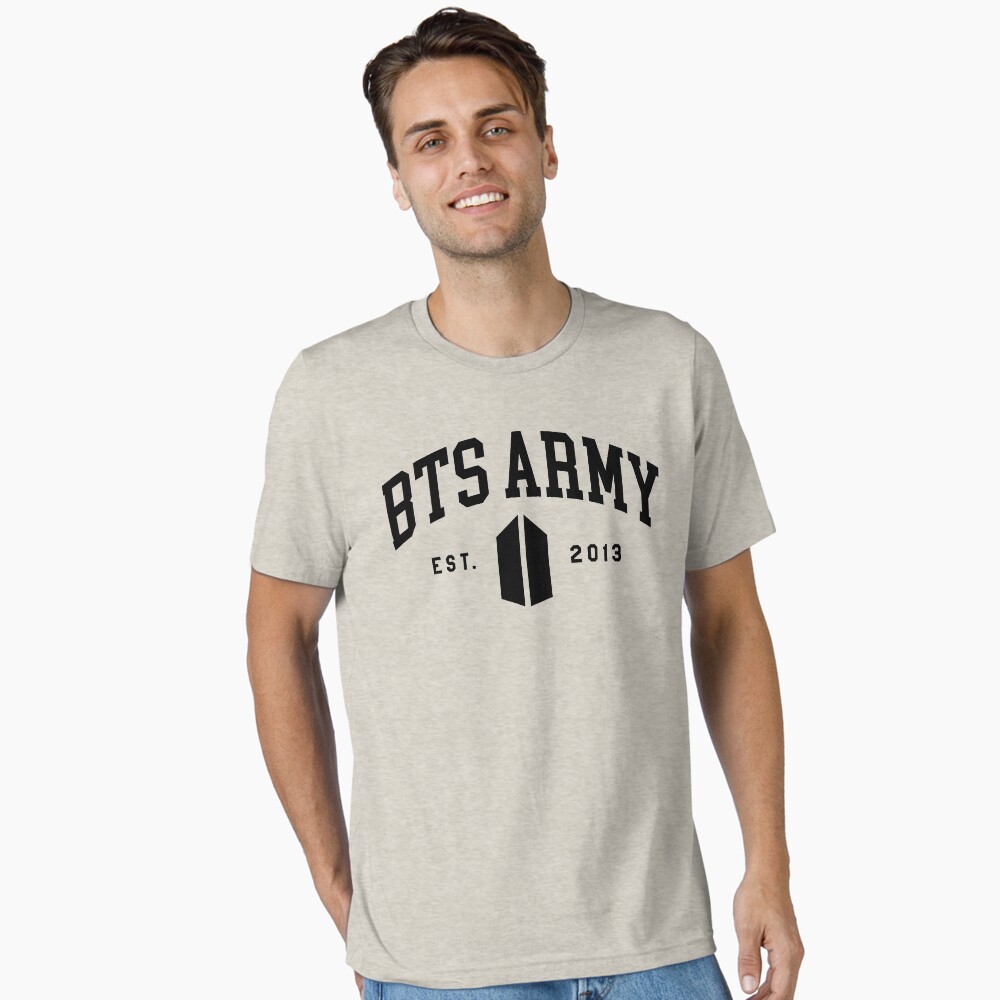 Aperçu de l'œuvre T-shirt essentiel créée et vendue par DESIGNandSTAN.