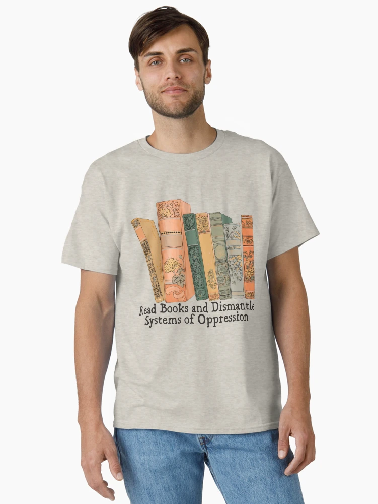 Aperçu 2 sur 7. T-shirt classique avec l'œuvre Lire des livres et démanteler les systèmes d'oppression créée et vendue par fabfeminist.