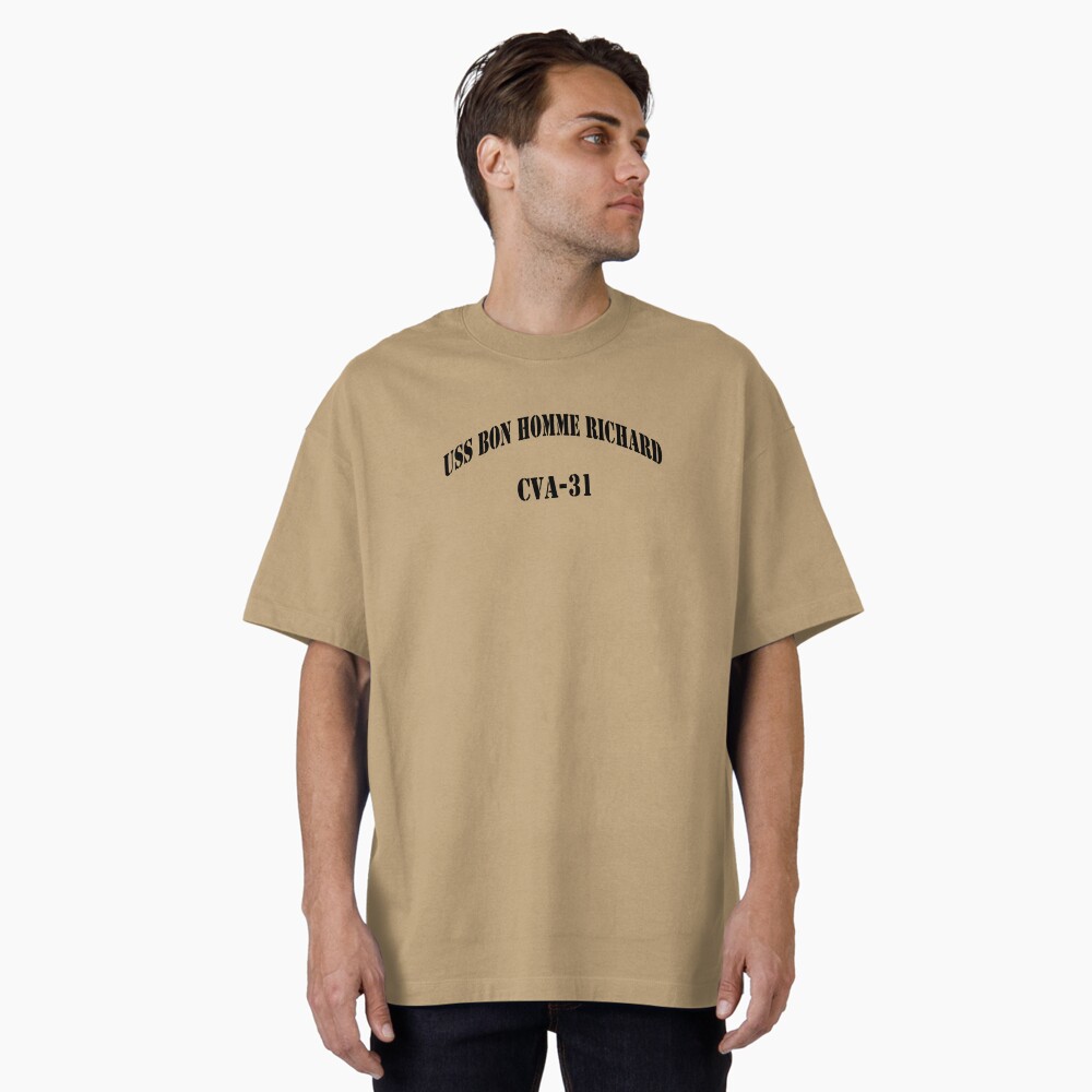 Aperçu de l'œuvre T-shirt oversize créée et vendue par militarygifts.