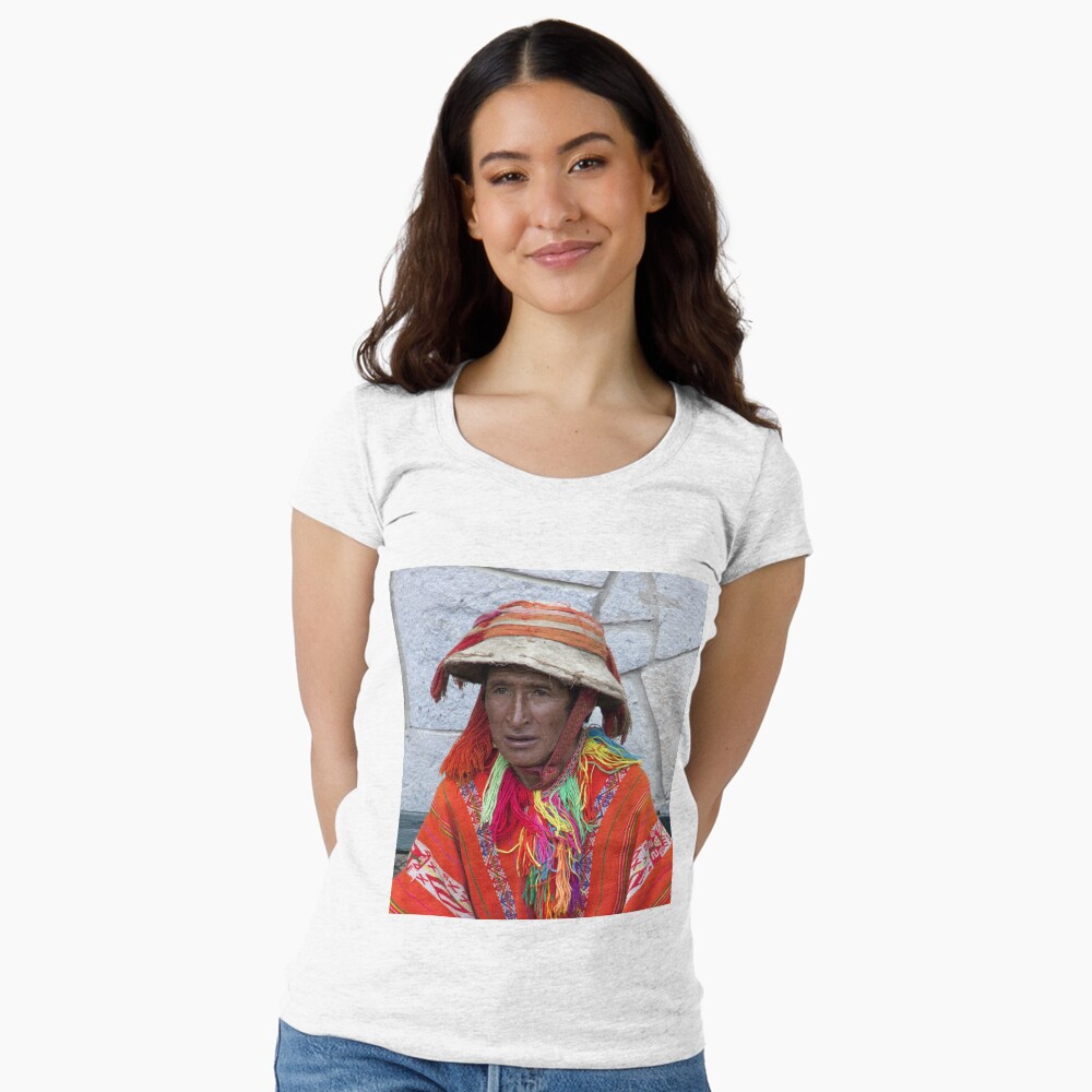 Aperçu de l'œuvre T-shirt échancré créée et vendue par phil decocco.