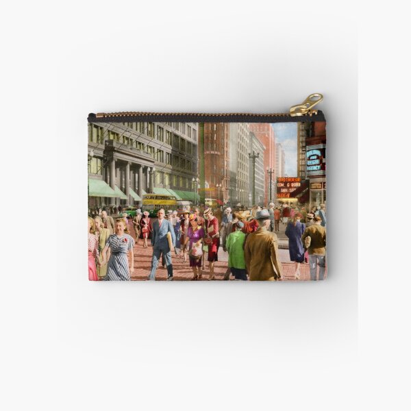 Item preview, Ciudad - Chicago - Multitudes de compras 1940 designed and sold by Mike Savad Photography.