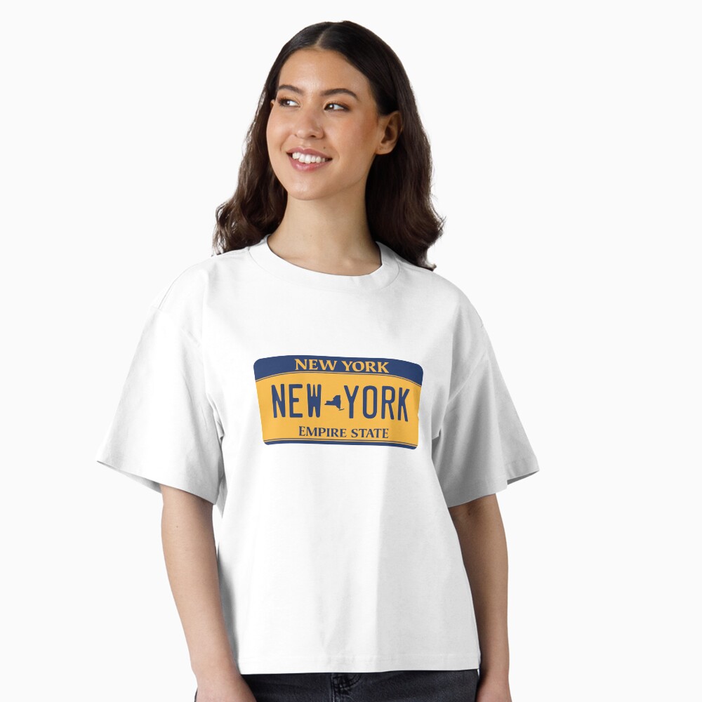 Aperçu de l'œuvre T-shirt boxy créée et vendue par Avery Brown Design.
