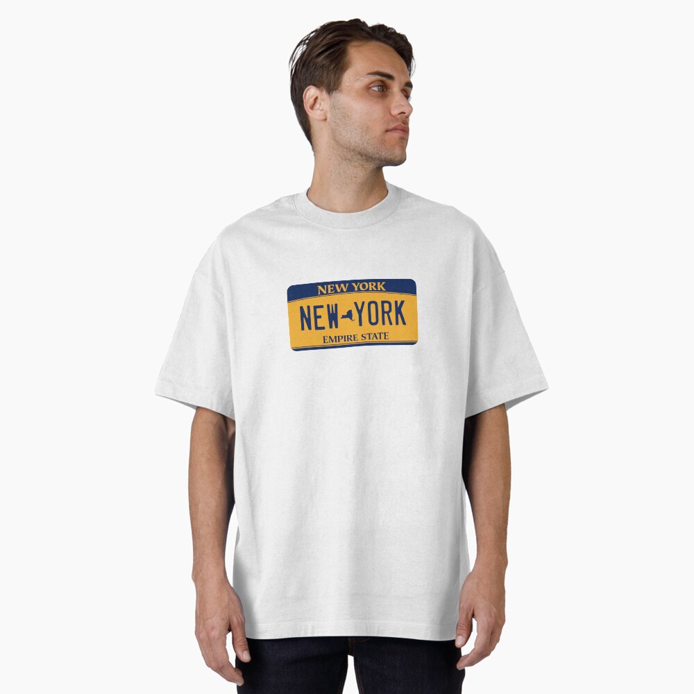 Aperçu de l'œuvre T-shirt oversize créée et vendue par Avery Brown Design.