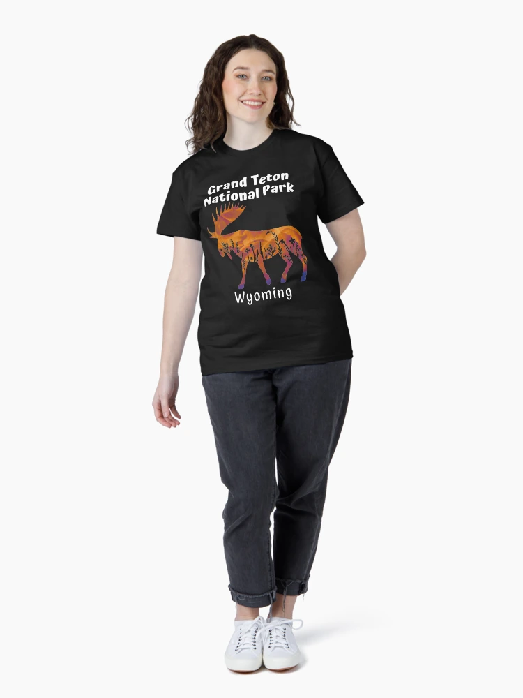 Imagen 4 de 7, Camiseta clásica con la obra Alce Grand Tetons, diseñada y vendida por JosephTHooper.