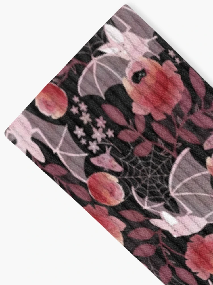 Imagen 2 de 5, Calcetines con la obra Fondo negro floral con murciélagos en tonos pastel, diseñada y vendida por adenaJ.