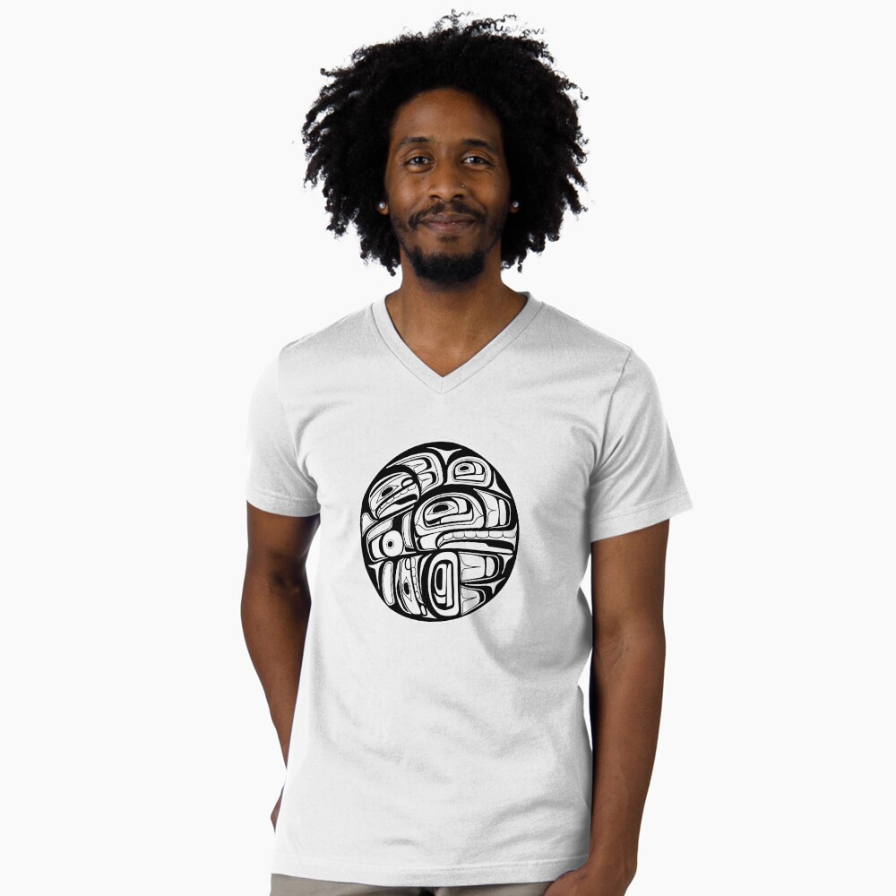 Vista previa del artículo con la obra «Camiseta de cuello en V», diseñado y vendido por cascadiadesigns.