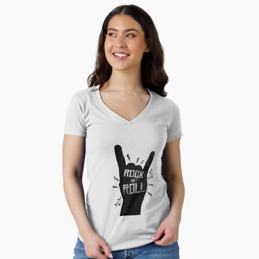 Aperçu de l'œuvre T-shirt moulant col V créée et vendue par jayy-dee.