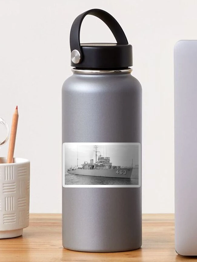 Aperçu 1 sur 3. Sticker avec l'œuvre USS PIVOT (MSO-463) MAGASIN DE NAVIRE créée et vendue par militarygifts.