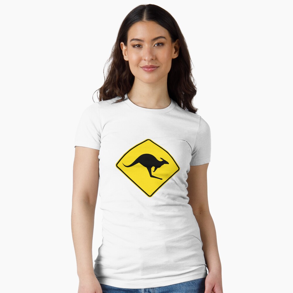 Vista previa del artículo con la obra «Camiseta entallada», diseñado y vendido por maybeoffensive.