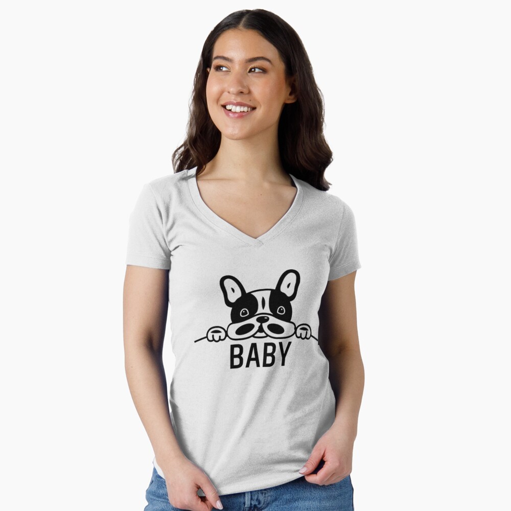 Aperçu de l'œuvre T-shirt moulant col V créée et vendue par Lydialee56.