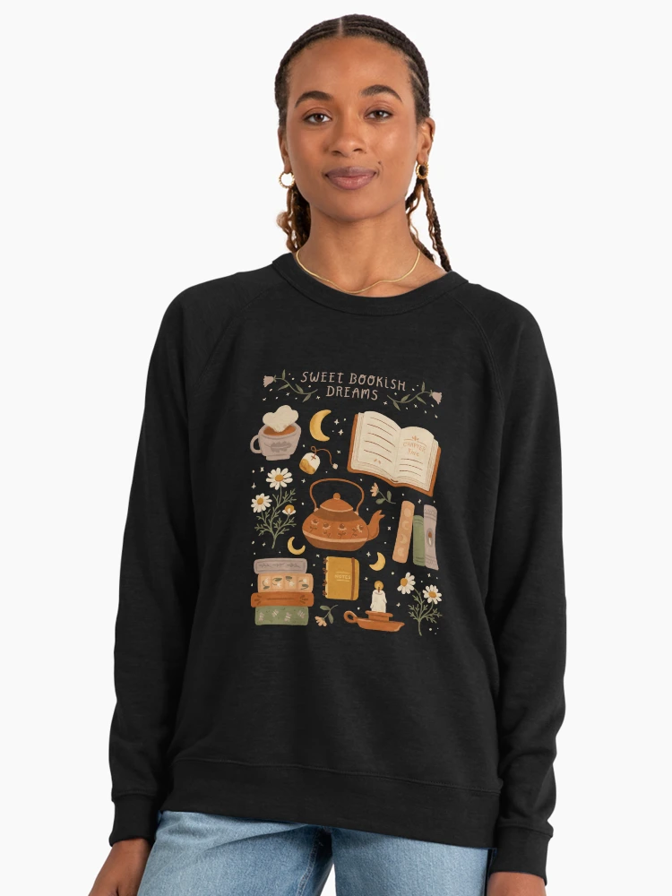 Aperçu 3 sur 6. Sweatshirt léger avec l'œuvre De doux rêves livresques créée et vendue par ohjessmarie.
