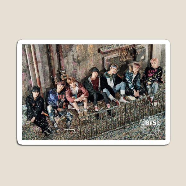 Aperçu de l'œuvre Vous ne marchez jamais seul BTS créée et vendue par yeongwonhikpop.