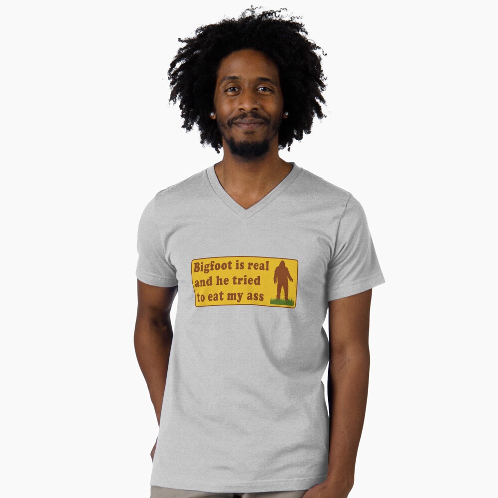 Aperçu de l'œuvre T-shirt col V créée et vendue par SpaceDogLaika.