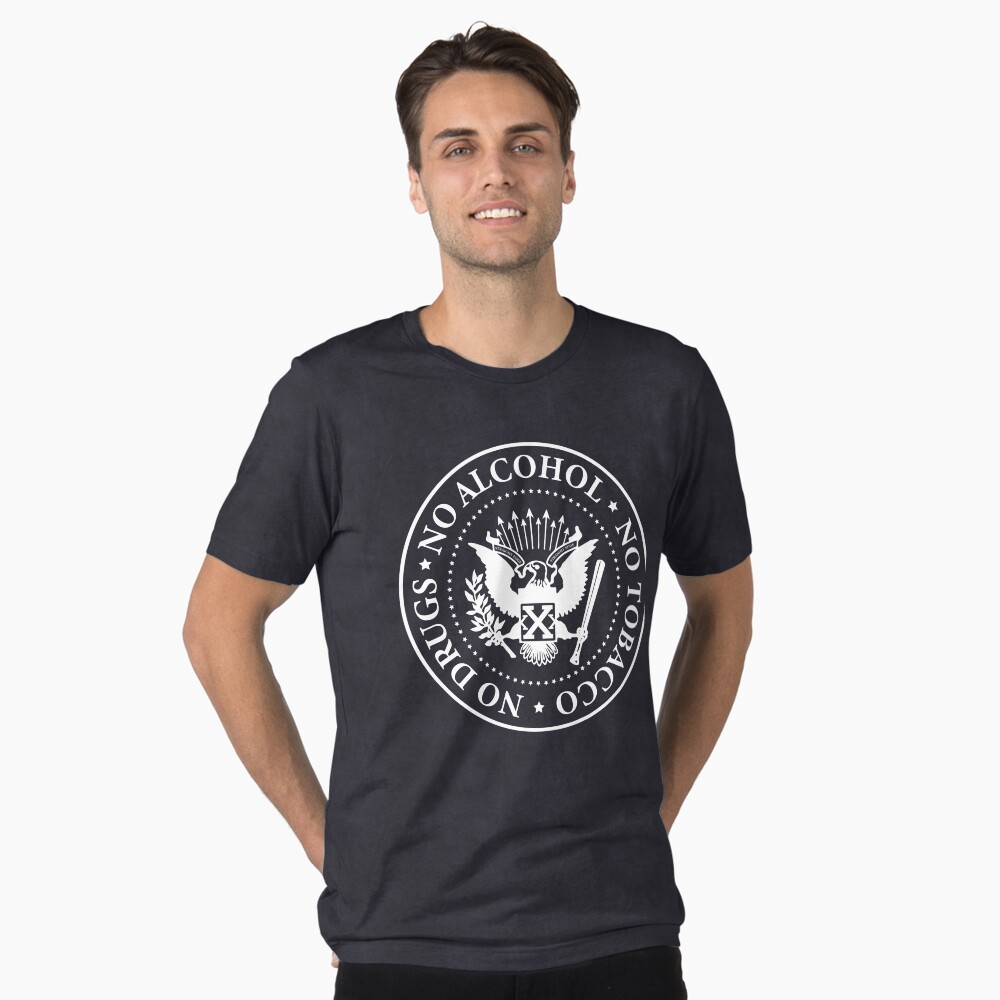 Vista previa del artículo con la obra «Camiseta vintage con efecto desgastado», diseñado y vendido por xKRISHNACOREx.