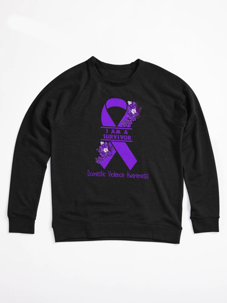 Aperçu 1 sur 6. Sweatshirt léger avec l'œuvre Ruban Je suis un survivant Sensibilisation à la violence familiale créée et vendue par heppenp.