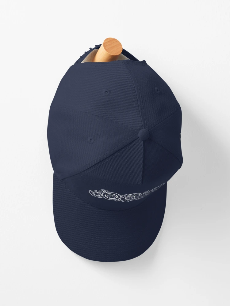 Imagen 2 de 3, Gorra con la obra El nombre del doctor (blanco), diseñada y vendida por Jess Willow.