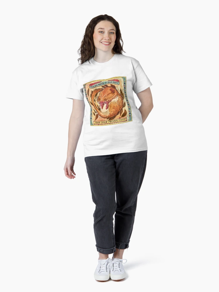 Aperçu 4 sur 7. T-shirt classique avec l'œuvre Tu vaux plus que ta productivité - Loir anti travail créée et vendue par Loki Propagandart.