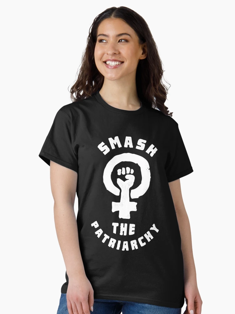 Aperçu 3 sur 7. T-shirt classique avec l'œuvre Briser le patriarcat créée et vendue par AhoofeCLS.