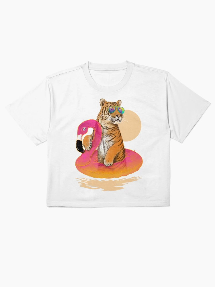 Aperçu 1 sur 4. T-shirt boxy avec l'œuvre Chillin, Flamingo Tiger créée et vendue par 38Sunsets.
