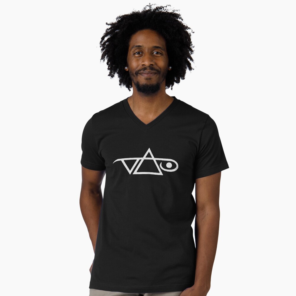 Vista previa del artículo con la obra «Camiseta de cuello en V», diseñado y vendido por Phillip32.