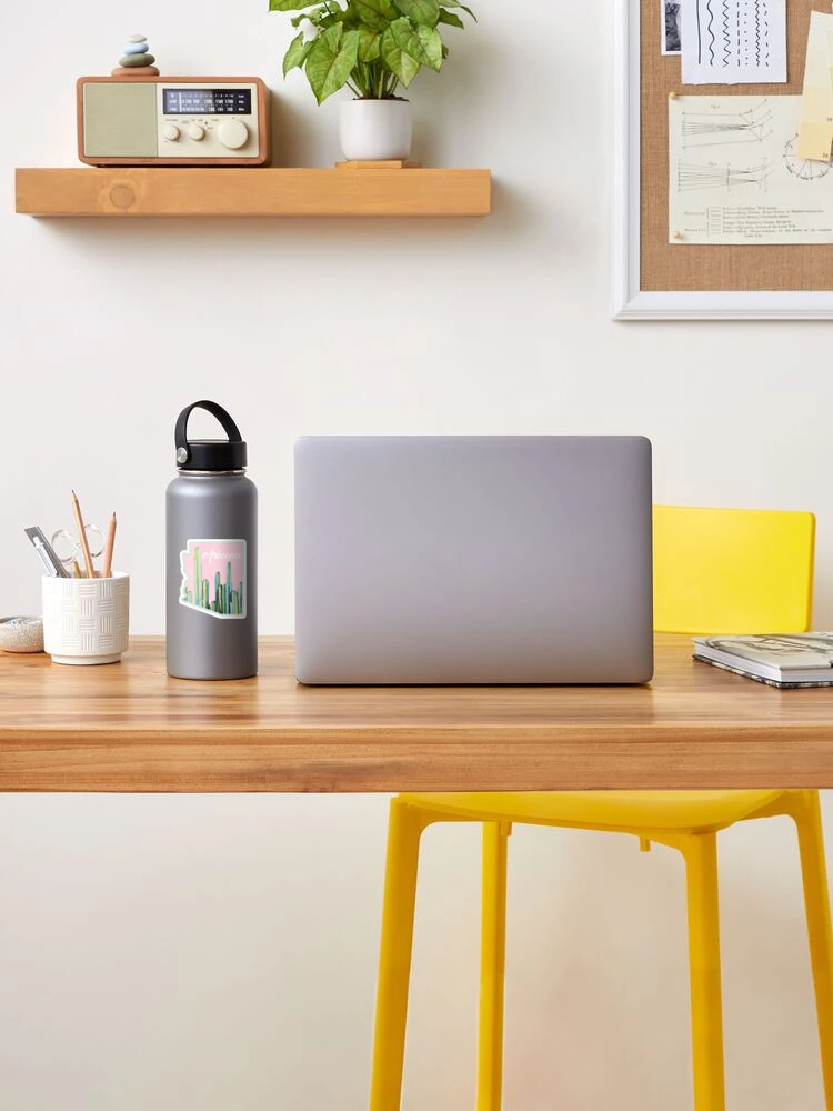 Aperçu 2 sur 3. Sticker avec l'œuvre État des cactus de l'Arizona créée et vendue par baileymincer.