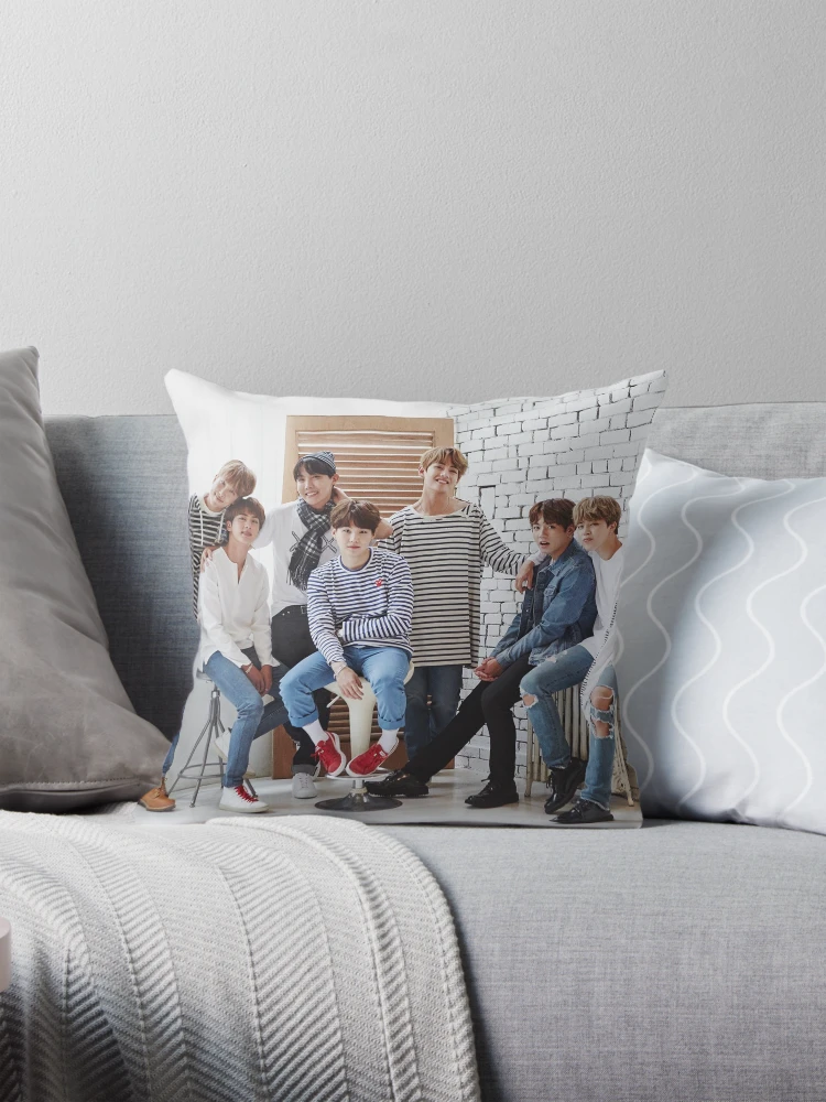 Imagen 1 de 4, Cojín con la obra BANGTAN BOYS OT 7, diseñada y vendida por yeongwonhikpop.